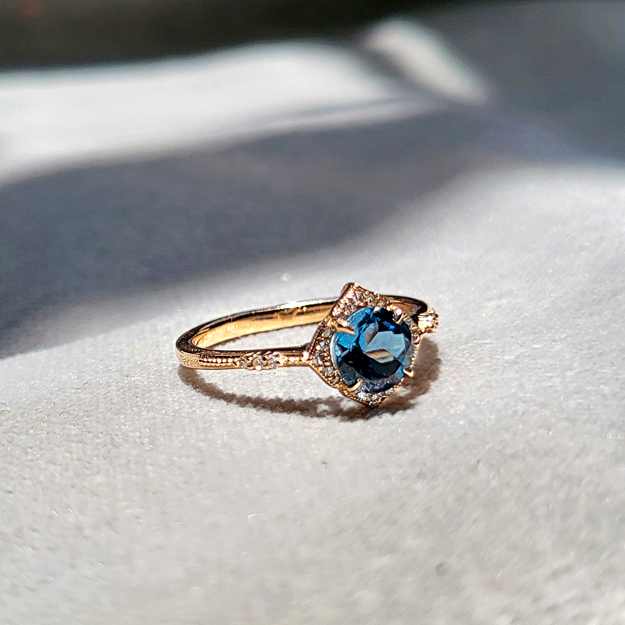 Art Deco London Blue Topaz ve Pırlanta Yüzük