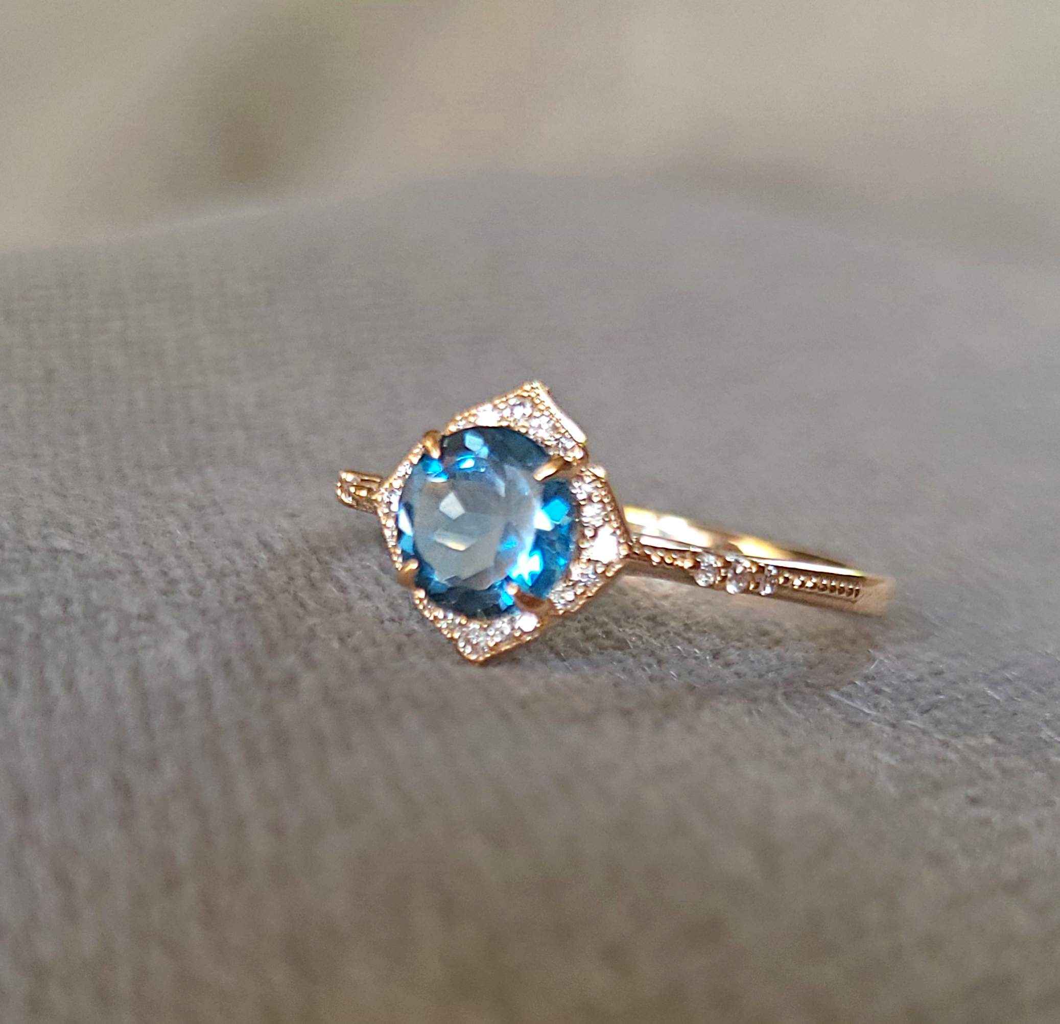 Art Deco London Blue Topaz ve Pırlanta Yüzük